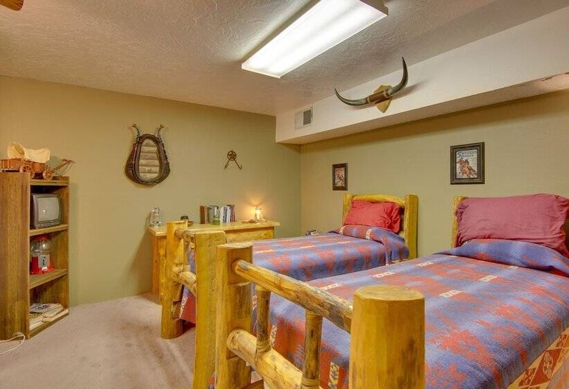 Red Bluff Inn & Retreat W/ Entire Ranch On Lake!