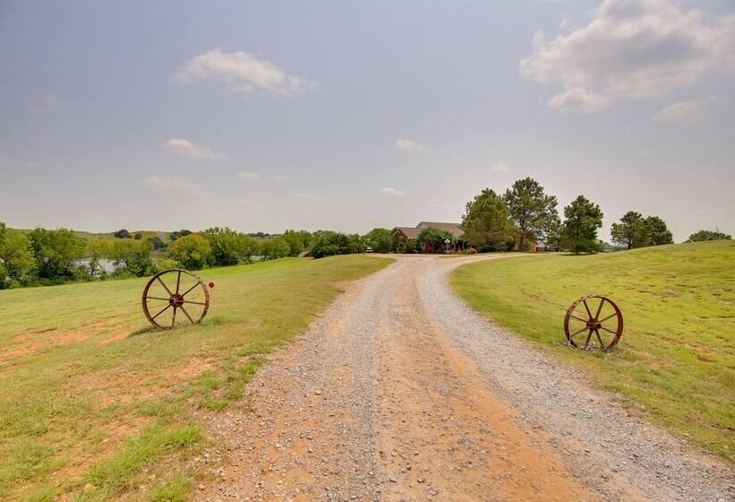 Red Bluff Inn & Retreat W/ Entire Ranch On Lake!