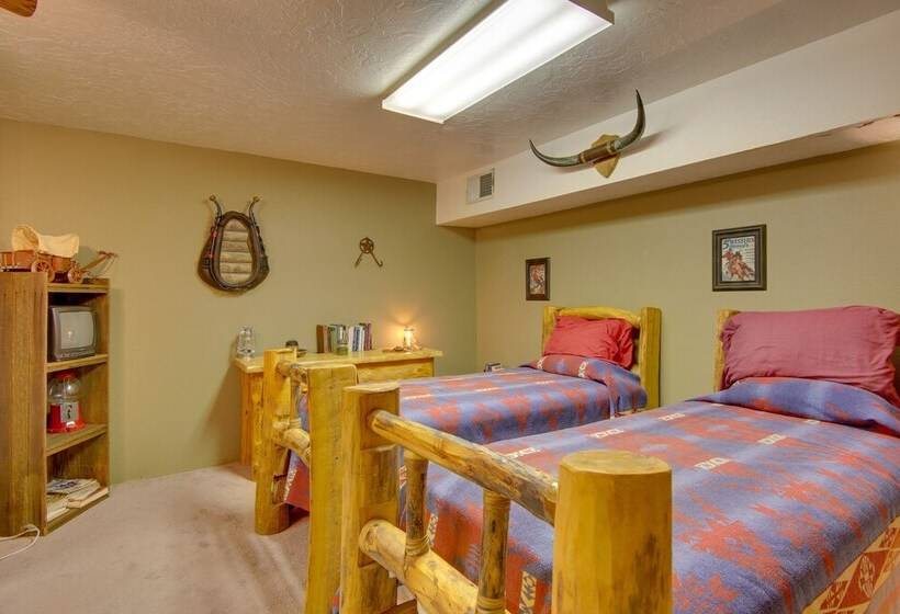 Red Bluff Inn & Retreat W/ Entire Ranch On Lake!