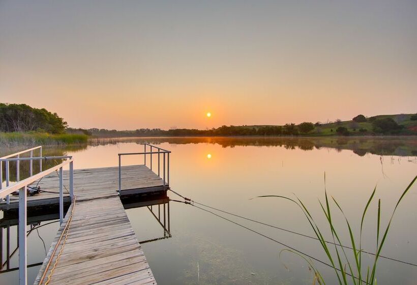 Red Bluff Inn & Retreat W/ Entire Ranch On Lake!