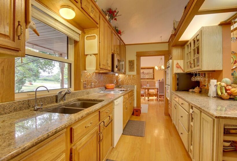 Red Bluff Inn & Retreat W/ Entire Ranch On Lake!