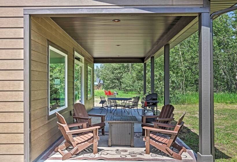 Red Lodge Retreat W/ Creek Access + Fire Pit!