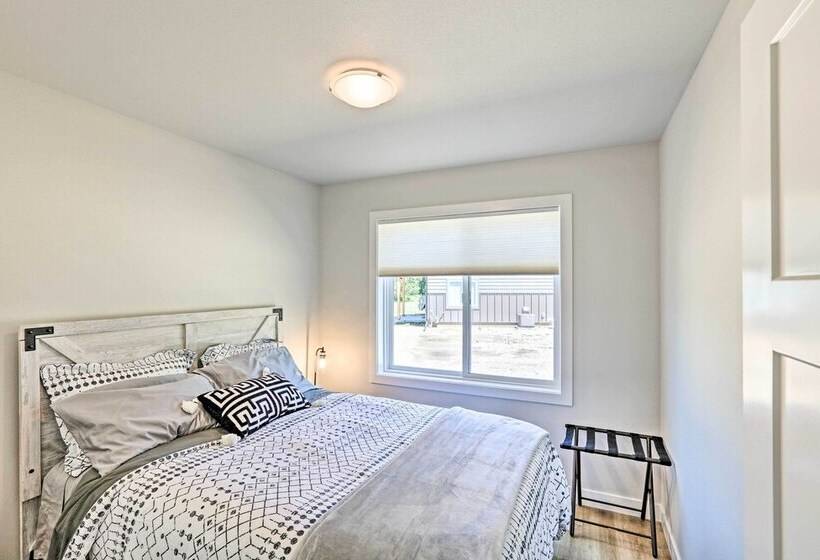 Red Lodge Retreat W/ Creek Access + Fire Pit!