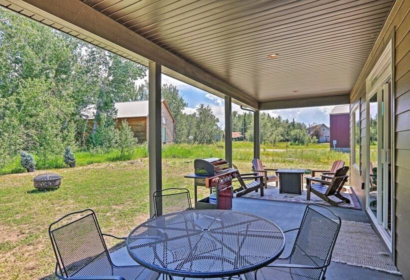 Red Lodge Retreat W/ Creek Access + Fire Pit!