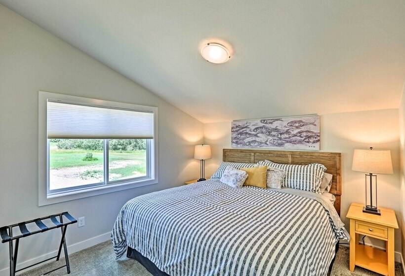 Red Lodge Retreat W/ Creek Access + Fire Pit!