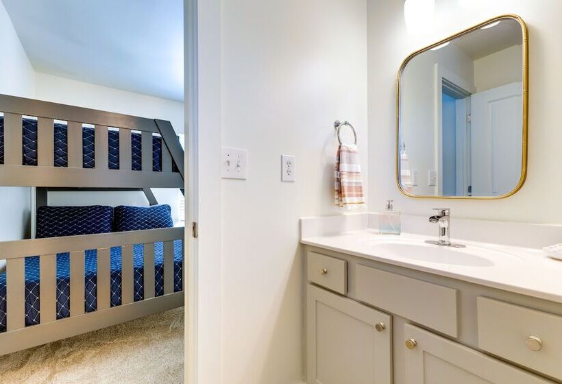 1 Mi To Downtown: Modern Ocean Springs Cottage