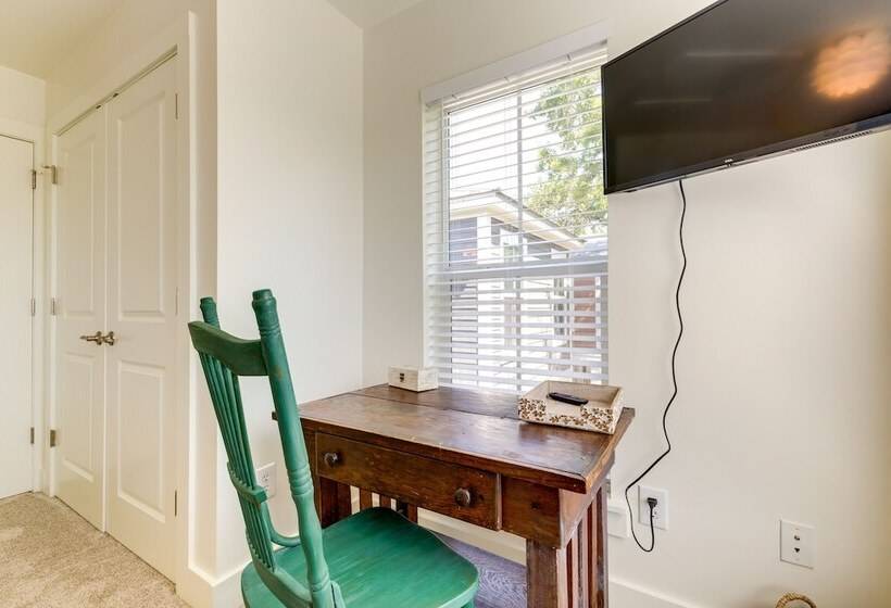 1 Mi To Downtown: Modern Ocean Springs Cottage