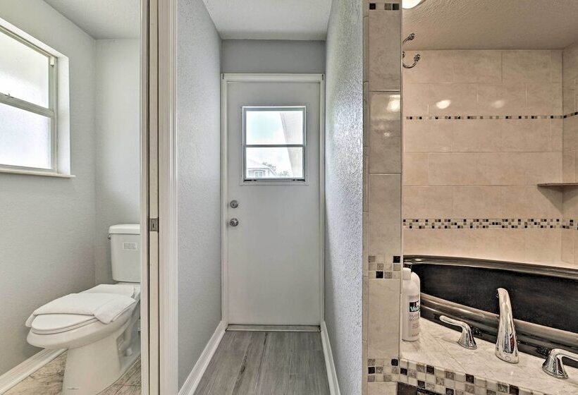 Renovated Port Richey Oasis W/ Lanai + Grill!