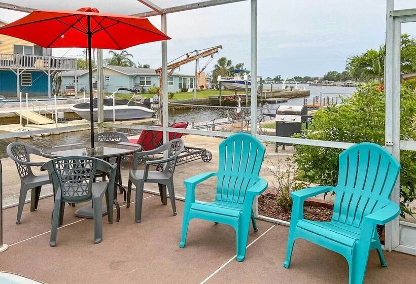 Renovated Port Richey Oasis W/ Lanai + Grill!