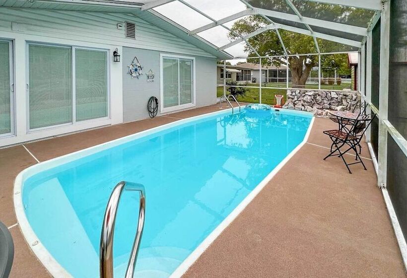 Renovated Port Richey Oasis W/ Lanai + Grill!