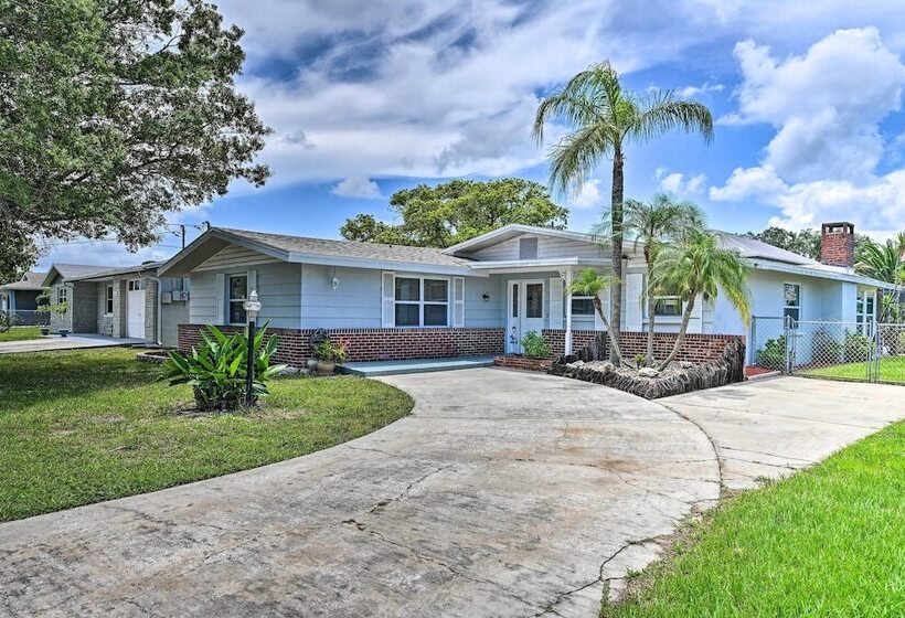 Renovated Port Richey Oasis W/ Lanai + Grill!