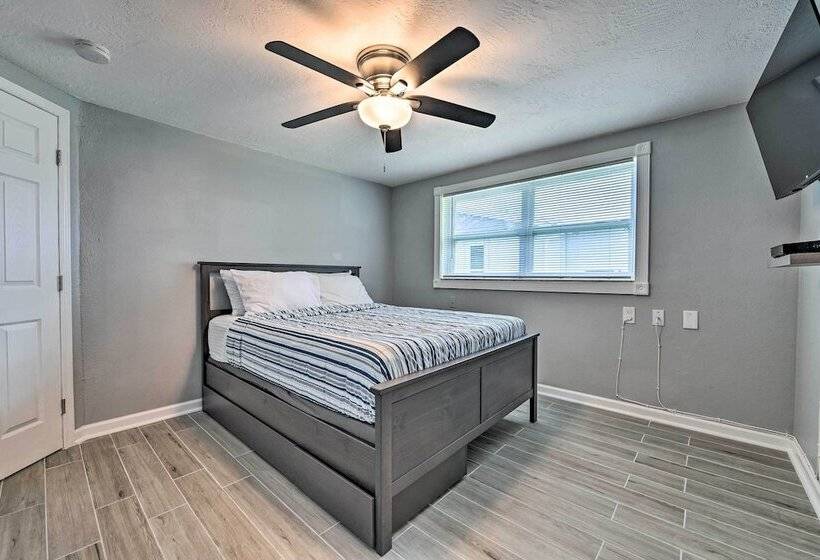 Renovated Port Richey Oasis W/ Lanai + Grill!