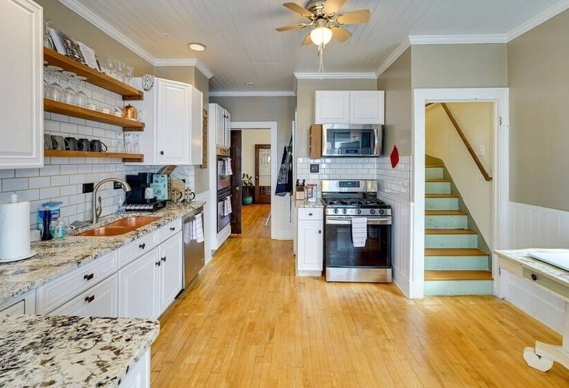 Renovated Victorian House ~ 7 Miles To Downtown!