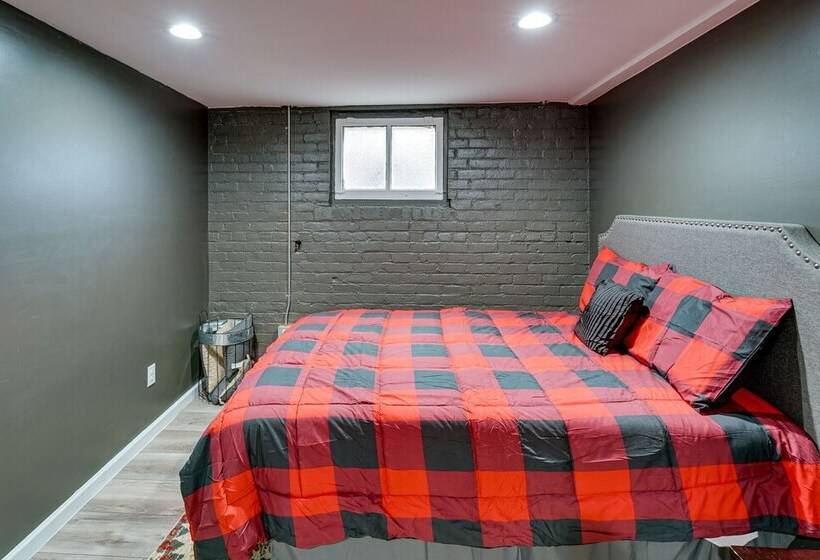 Renovated Victorian House ~ 7 Miles To Downtown!