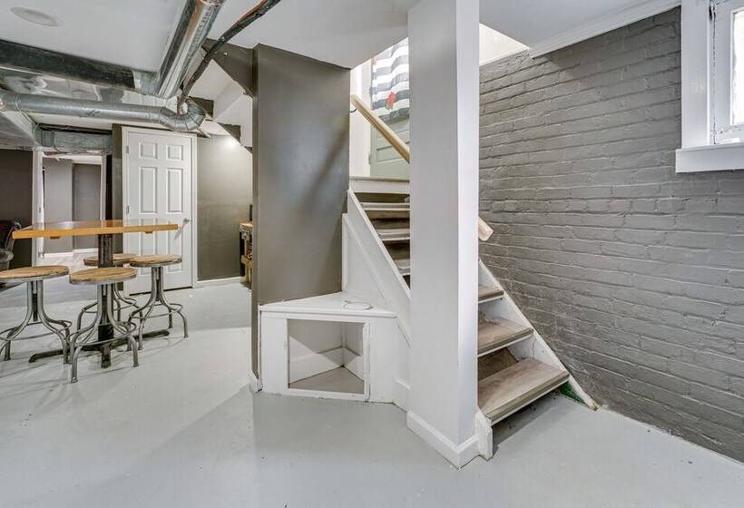 Renovated Victorian House ~ 7 Miles To Downtown!