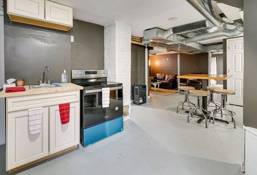 Renovated Victorian House ~ 7 Miles To Downtown!