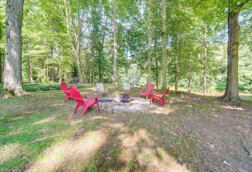 Riverfront Geneva Cottage On Grand River!