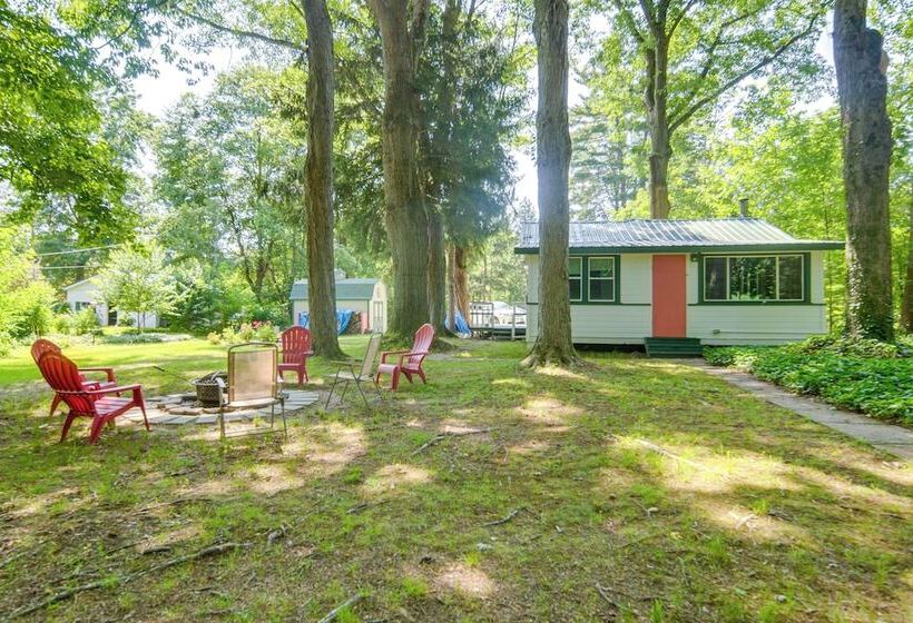 Riverfront Geneva Cottage On Grand River!