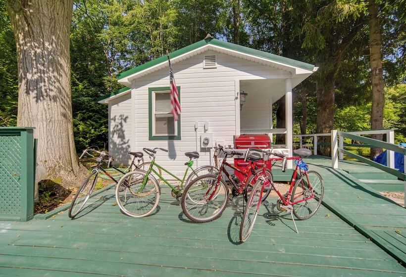 Riverfront Geneva Cottage On Grand River!