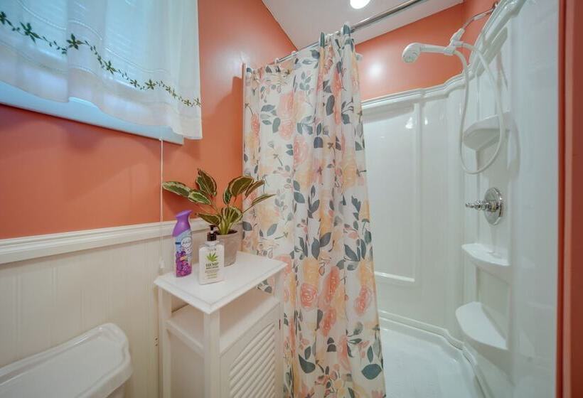 Riverfront Geneva Cottage On Grand River!