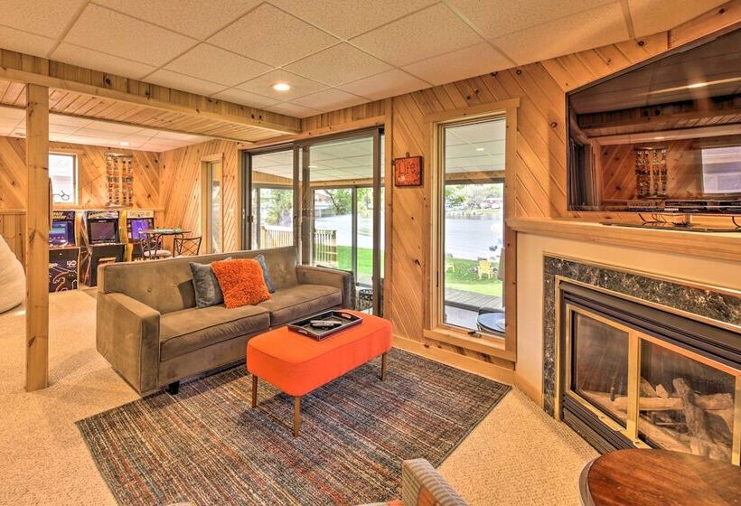 Rock River Waterfront Cabin: Dock & Game Room!