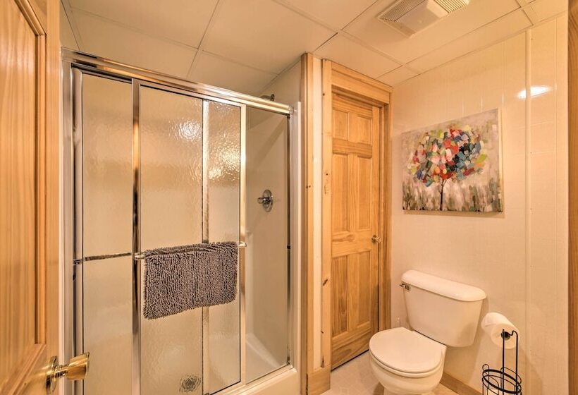 Rock River Waterfront Cabin: Dock & Game Room!