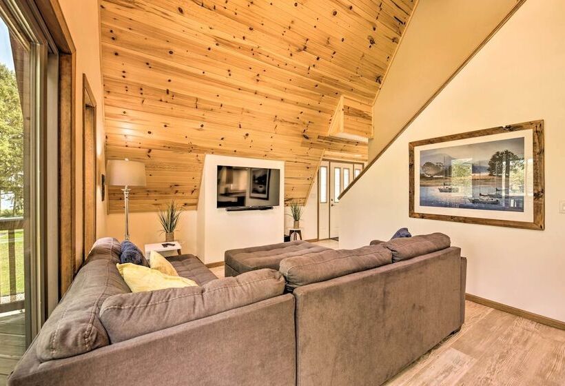 Rock River Waterfront Cabin: Dock & Game Room!