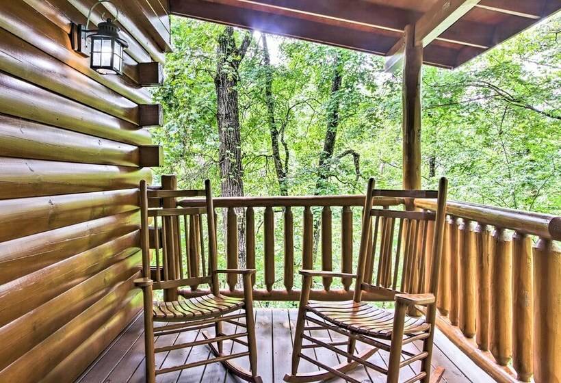 Romantic Mountain Getaway: Cabin W/ Hot Tub!