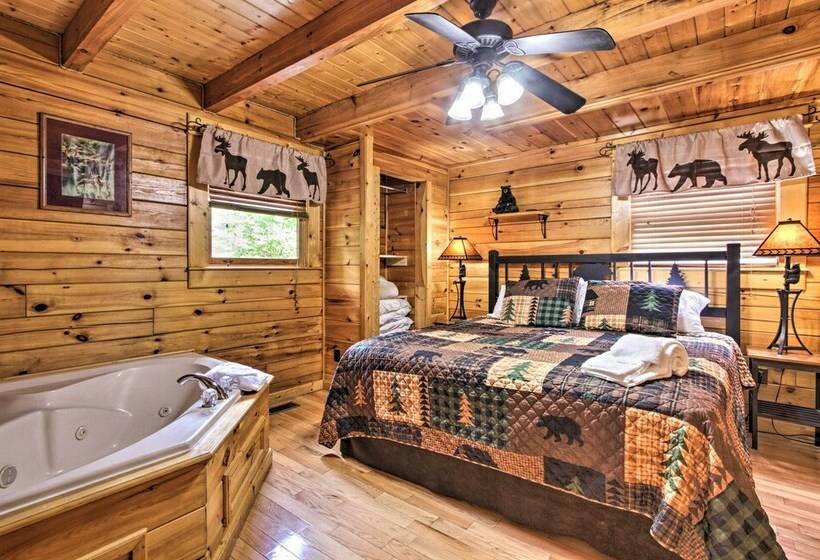 Romantic Mountain Getaway: Cabin W/ Hot Tub!