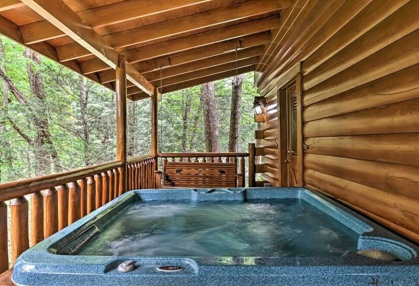 Romantic Mountain Getaway: Cabin W/ Hot Tub!