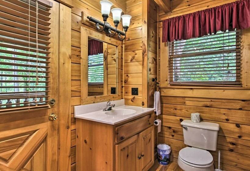 Romantic Mountain Getaway: Cabin W/ Hot Tub!