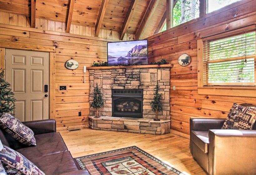 Romantic Mountain Getaway: Cabin W/ Hot Tub!