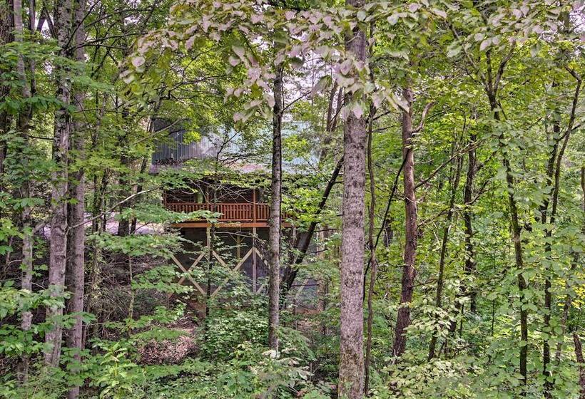 Romantic Mountain Getaway: Cabin W/ Hot Tub!