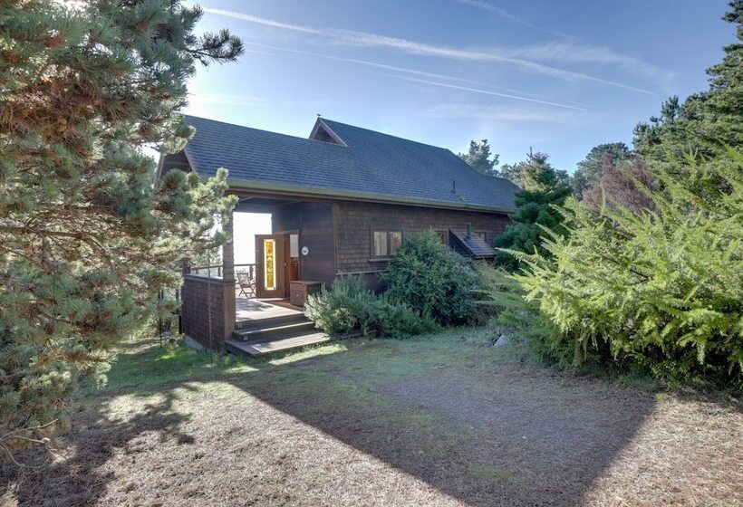 Romantic Ridgetop Escape W/ Hot Tub Near Mendocino