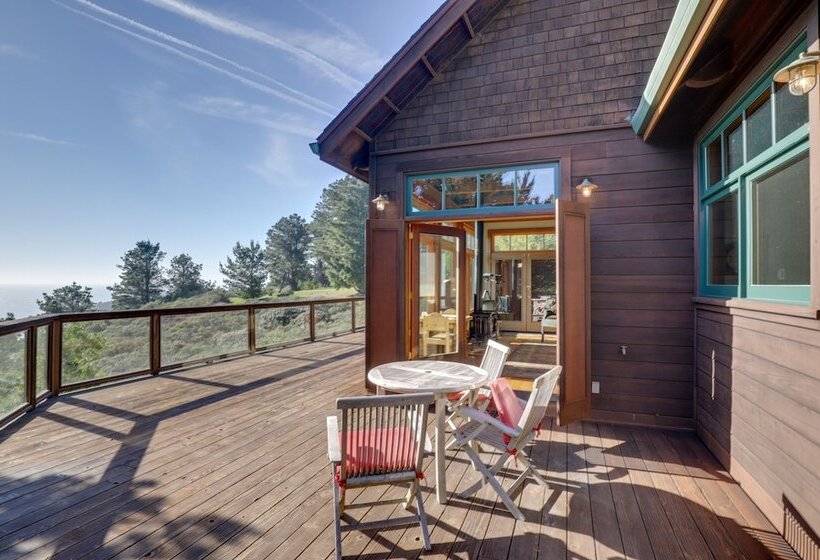 Romantic Ridgetop Escape W/ Hot Tub Near Mendocino