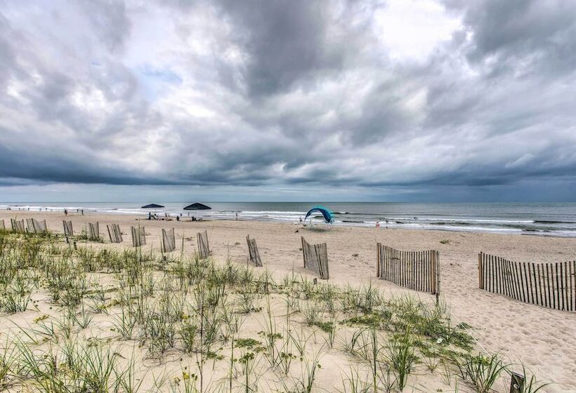 Rustic Beachfront Cottage W/ Deck & Boardwalk