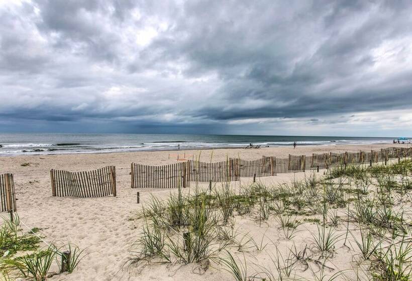 Rustic Beachfront Cottage W/ Deck & Boardwalk