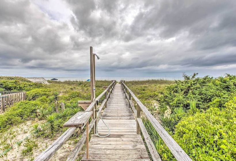Rustic Beachfront Cottage W/ Deck & Boardwalk