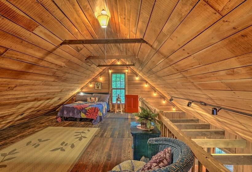 Rustic Cabin In The Woods: 2 Acre Fishing Pond!