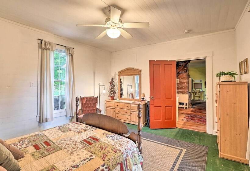 Rustic Cabin In The Woods: 2 Acre Fishing Pond!