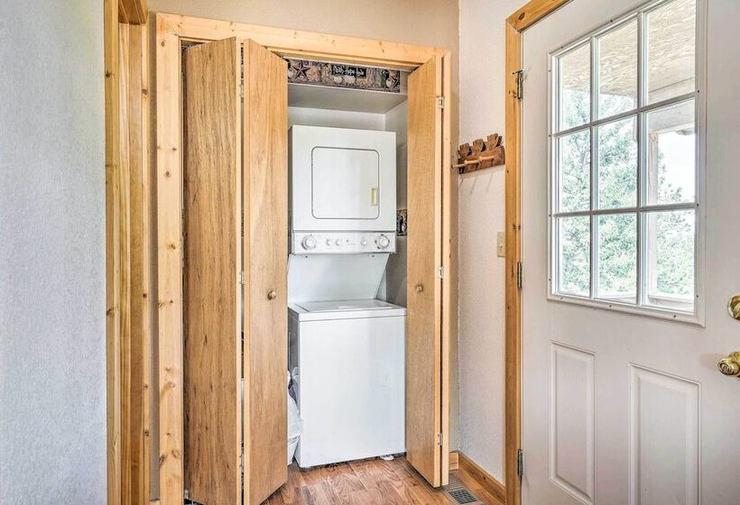 Rustic Florissant Cabin: 4 Acres & Mountain View!