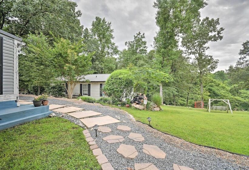 Rustic Chic Home ~1 Mi To Dtwn Hot Springs!