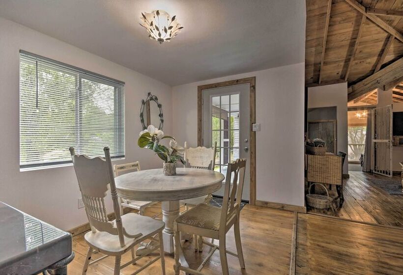 Rustic Chic Home ~1 Mi To Dtwn Hot Springs!