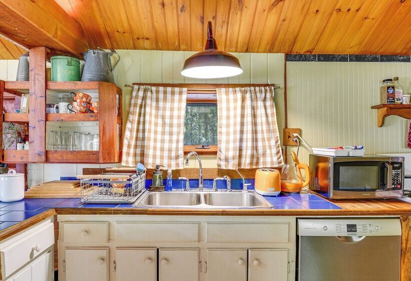 Saranac Lake Cabin W/ Deck: Pets Welcome!