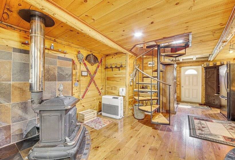 Rustic Searsport Cabin: Loft + Sunroom On 10 Acres