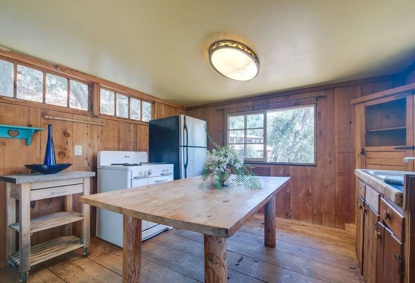 Topanga Canyon Rustic Treetop Trailer On 16 Acres!