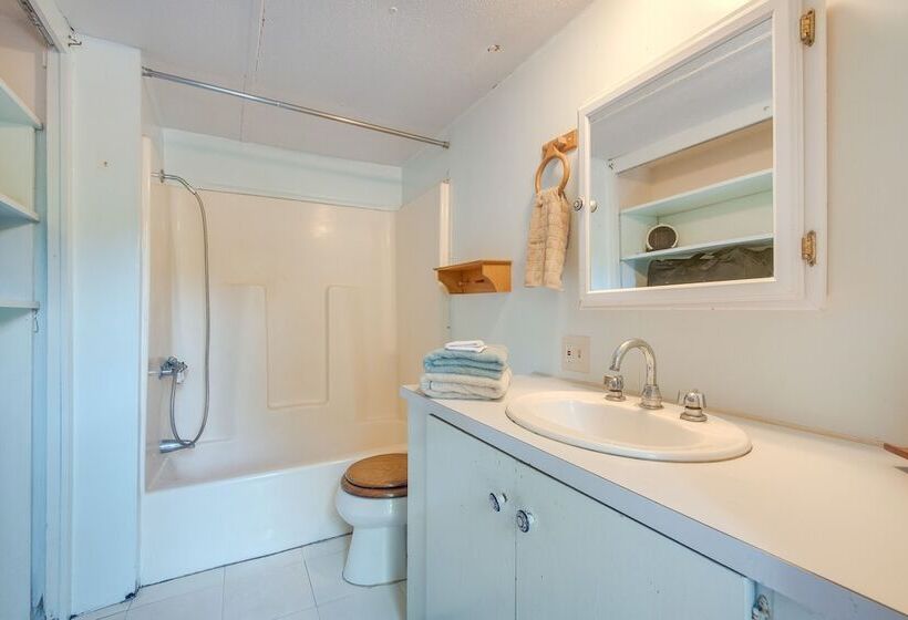 Topanga Canyon Rustic Treetop Trailer On 16 Acres!