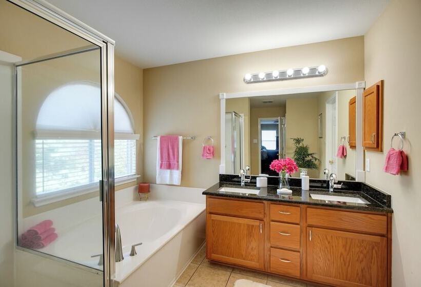 San Antonio Home W/ Pool Access: Near Lackland Afb