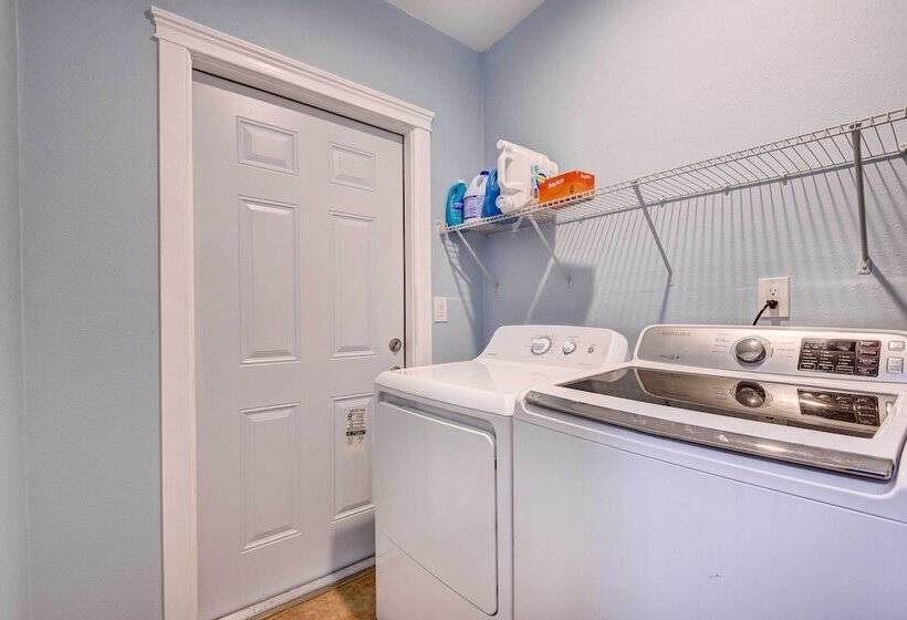 Sarasota Home W/ Screened Porch, Walk To Zoo!