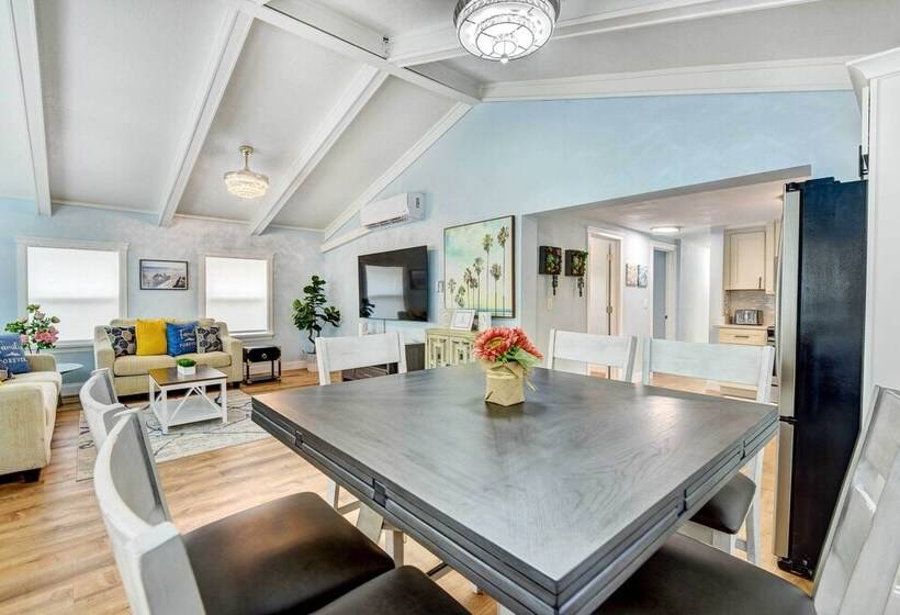 Sarasota Home W/ Screened Porch, Walk To Zoo!